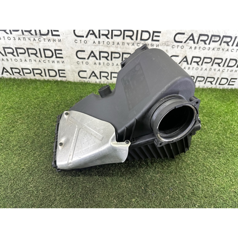 Корпус повітряного фільтра (подача палива) Volkswagen Touareg NF 2013 3.6 7P6129607Q