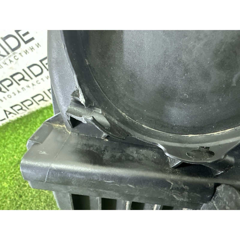 Корпус повітряного фільтра (подача палива) Volkswagen Touareg NF 2013 3.6 7P6129607Q
