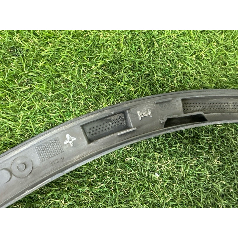 Накладка крила (кузов і елементи) Volkswagen Touareg NF 2013 3.6 CGRA 7P6854819B9B9