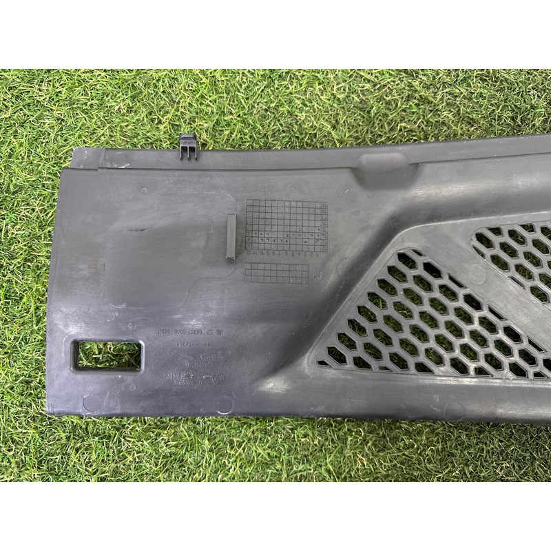 Накладка на жабо (кузов і елементи) BMW X5 F15 2015 3.0 64319245594