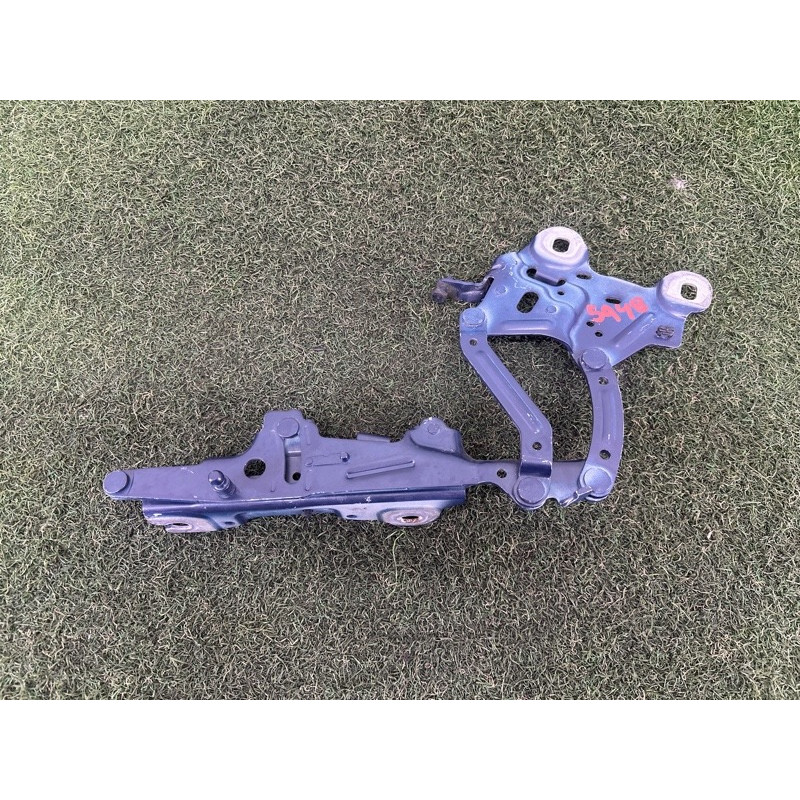Петля капота (кузов і елементи) BMW X1 F48 2016 2.0 41007427126