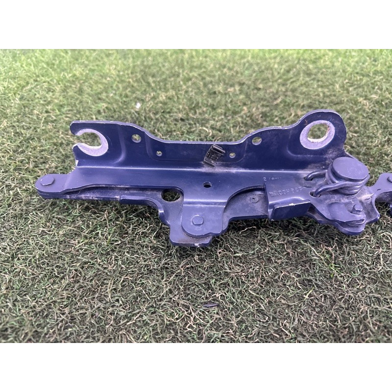 Петля капота (кузов і елементи) BMW X1 F48 2016 2.0 41007427126