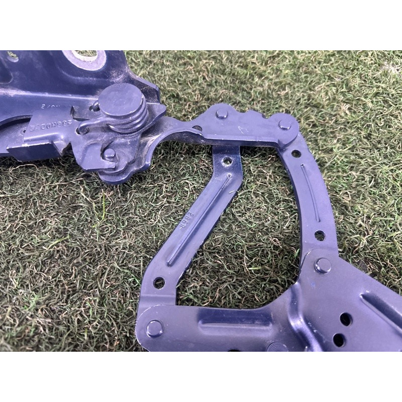 Петля капота (кузов і елементи) BMW X1 F48 2016 2.0 41007427126