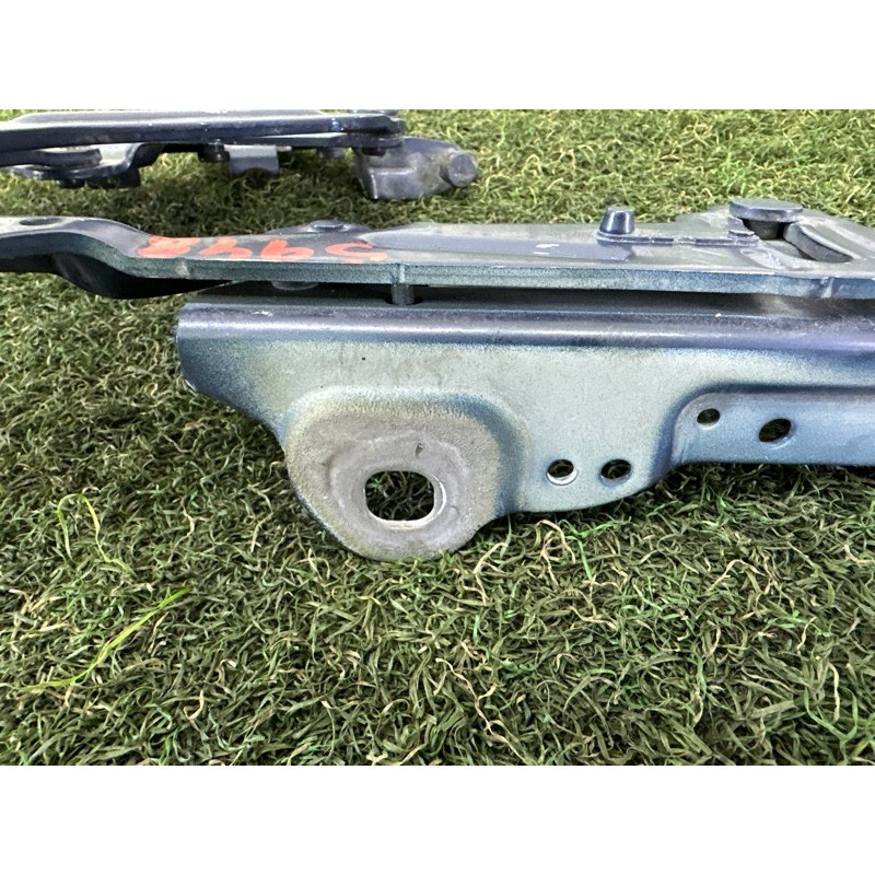 Петля капота (кузов і елементи) BMW X1 F48 2016 2.0 41007427125