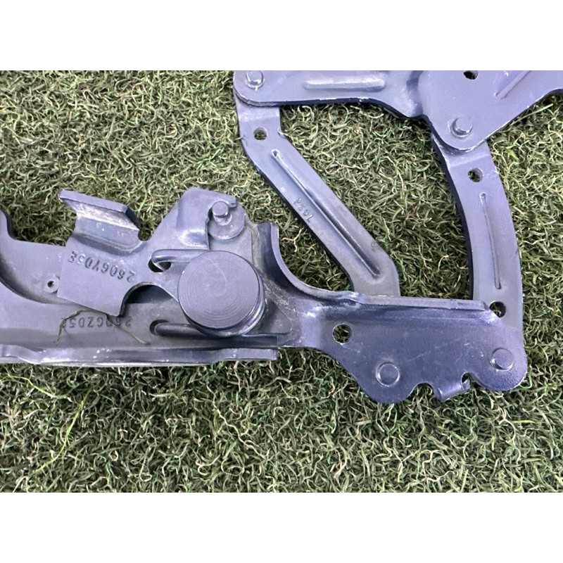 Петля капота (кузов і елементи) BMW X1 F48 2016 2.0 41007427125