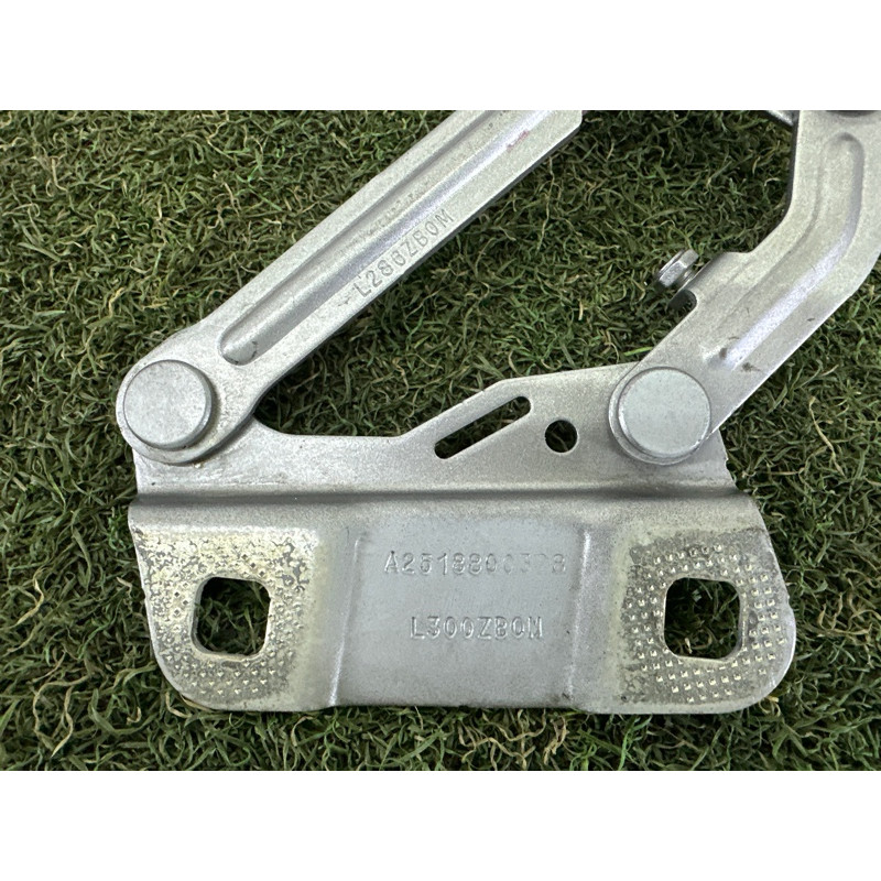 Петля капота (кузов і елементи) Mercedes-Benz GL X164 2011 3.0 A2518800328