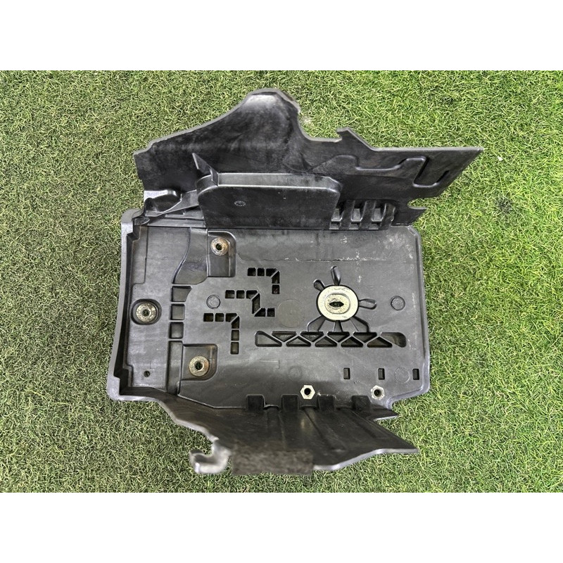 Підставка акумулятора (кузов и элементы) LAND ROVER Discovery Sport L550 2016 2.0 LR023753