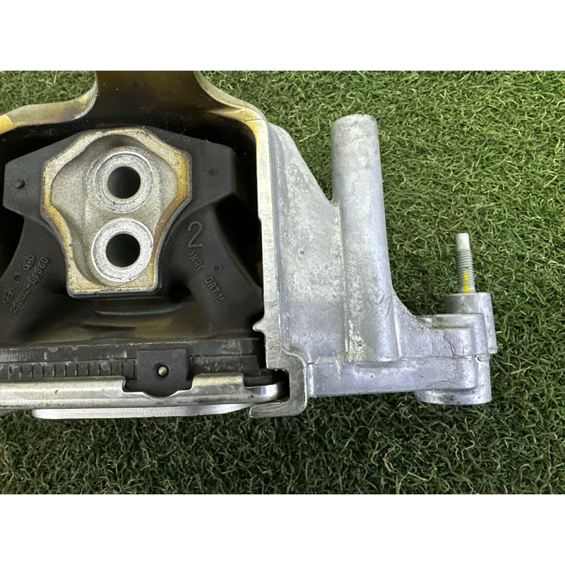 Подушка двигуна (двигатель и элементы) Hyundai Sonata DN8 2020 2.5 21830L1350