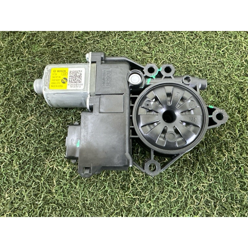 Мотор склопідйомника (электрика) Hyundai Sonata DN8 2020 2.5 82460L1010