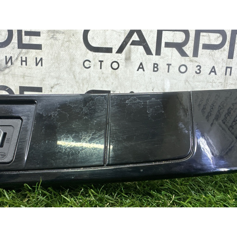 Накладка крышки багажника (кузов и элементы) LAND ROVER Discovery Sport L550 2016 2.0 LR077721
