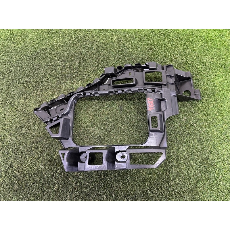Крепление бампера (кузов и элементы) Volkswagen Touareg NF 2013 3.6 CGRA 7P6807375B