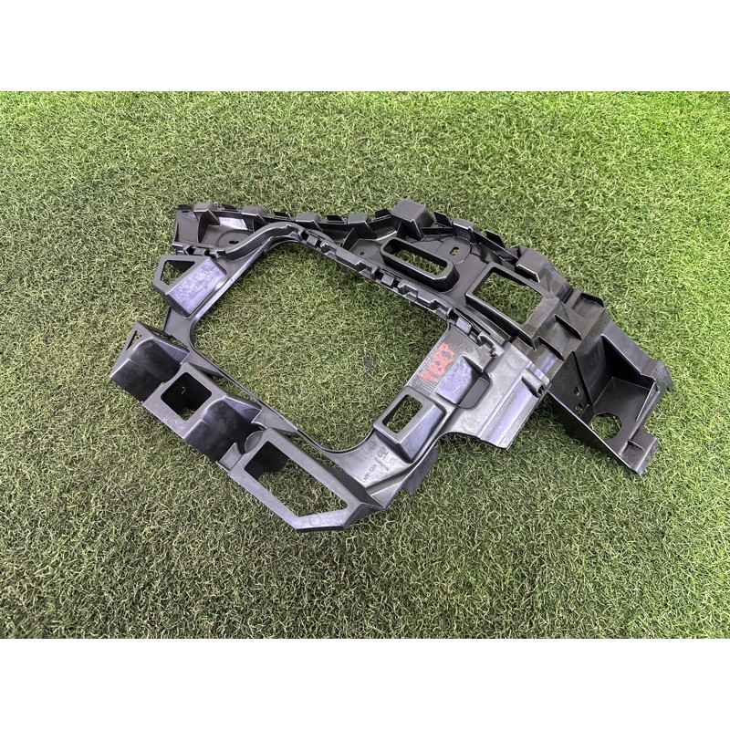 Крепление бампера (кузов и элементы) Volkswagen Touareg NF 2013 3.6 CGRA 7P6807375B