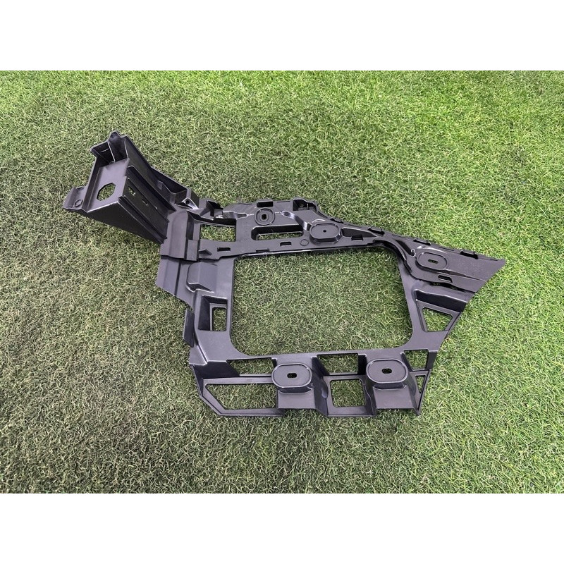 Крепление бампера (кузов и элементы) Volkswagen Touareg NF 2013 3.6 CGRA 7P6807375B