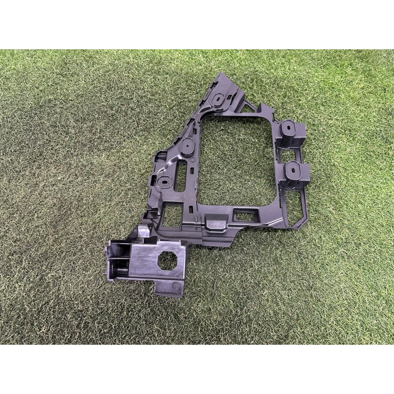 Крепление бампера (кузов и элементы) Volkswagen Touareg NF 2013 3.6 CGRA 7P6807375B