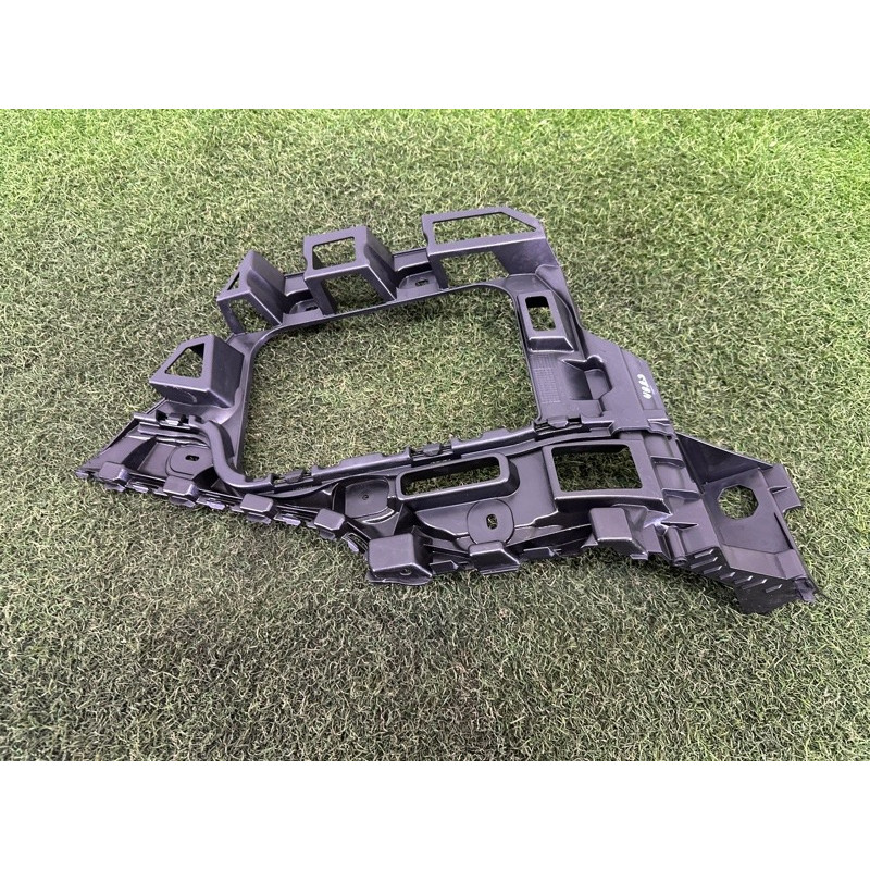 Крепление бампера (кузов и элементы) Volkswagen Touareg NF 2013 3.6 CGRA 7P6807376B