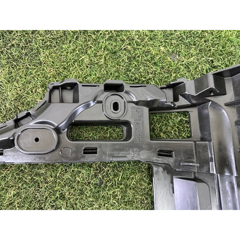 Крепление бампера (кузов и элементы) Volkswagen Touareg NF 2013 3.6 CGRA 7P6807376B