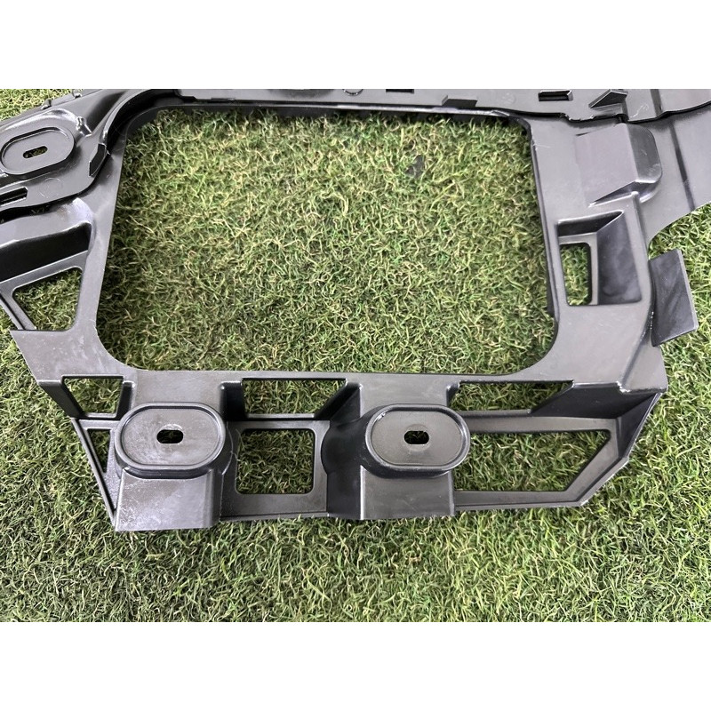 Крепление бампера (кузов и элементы) Volkswagen Touareg NF 2013 3.6 CGRA 7P6807376B