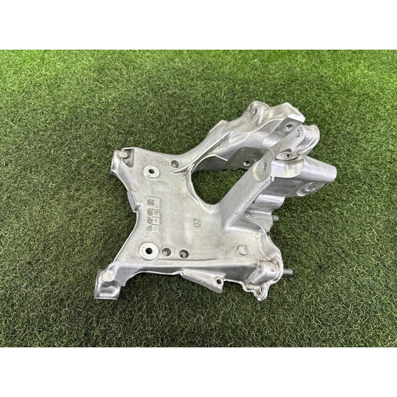 Кронштейн підрамника (підвіска) AUDI Q5 FY 2020 2.0 DJYA 80A399296R