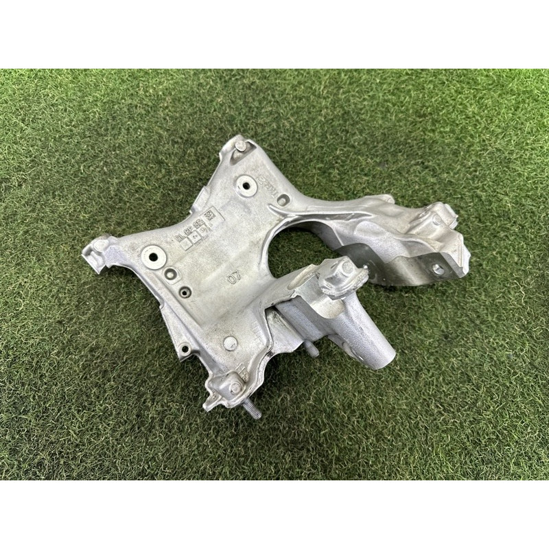 Кронштейн підрамника (підвіска) AUDI Q5 FY 2020 2.0 DJYA 80A399296R