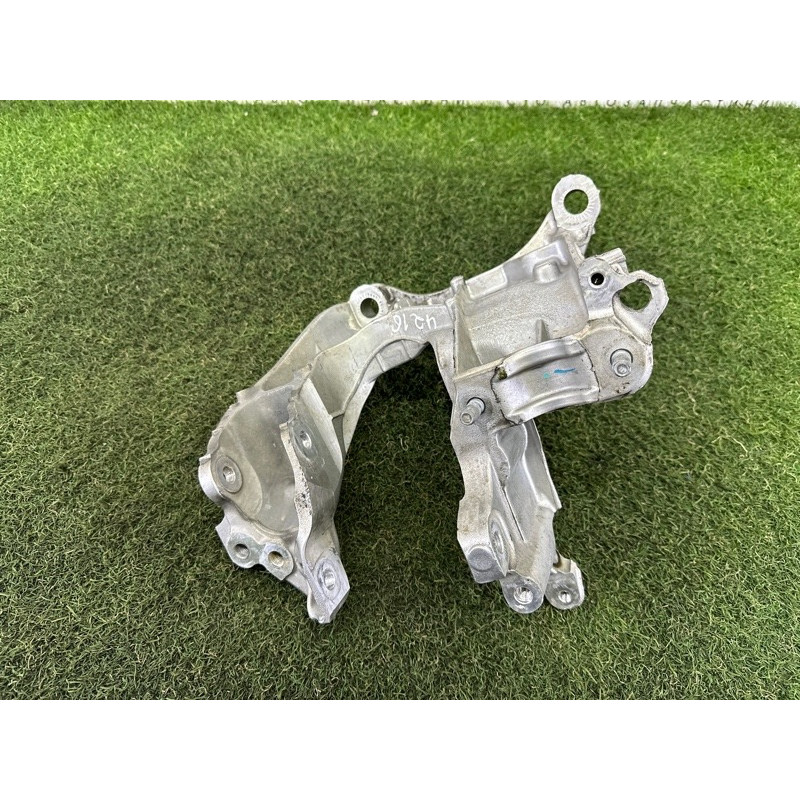 Кронштейн підрамника (підвіска) AUDI Q5 FY 2020 2.0 DJYA 80A399296R