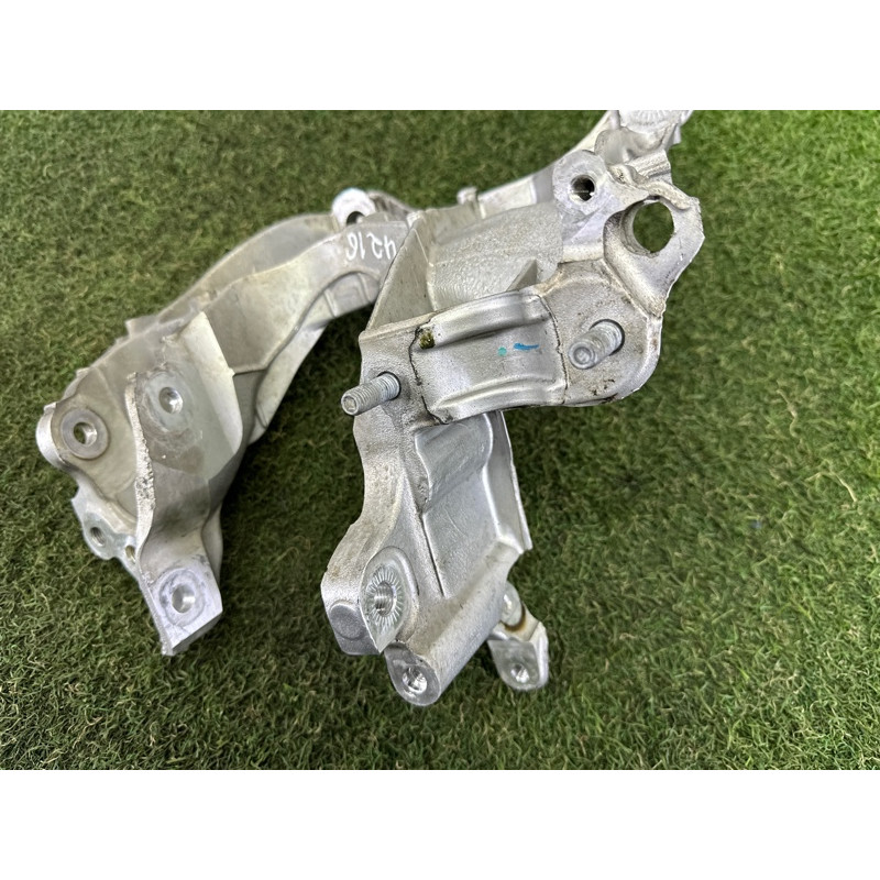 Кронштейн підрамника (підвіска) AUDI Q5 FY 2020 2.0 DJYA 80A399296R
