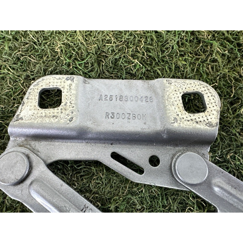 Петля капота (кузов и элементы) Mercedes-Benz GL X164 2011 3.0 A2518800428