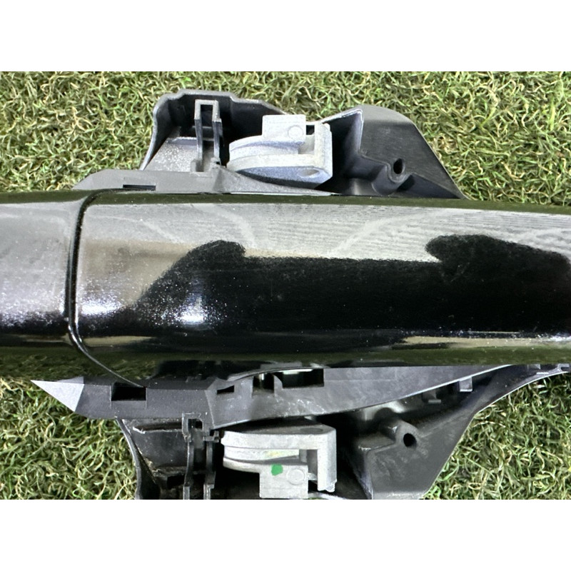 Ручка двері зовнішня (кузов и элементы) LAND ROVER Discovery Sport L550 2016 2.0 LR061201