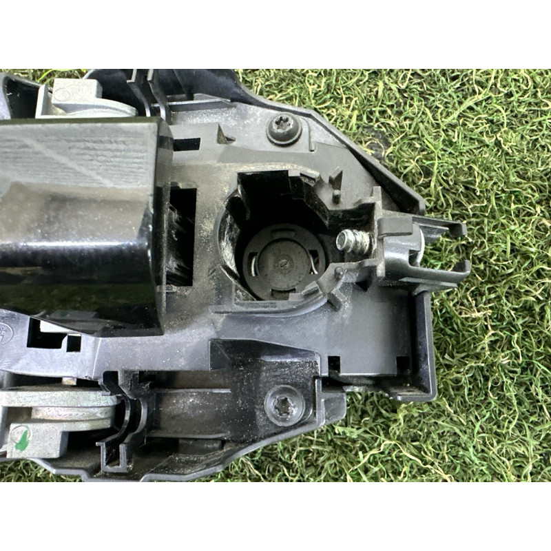 Ручка двері зовнішня (кузов и элементы) LAND ROVER Discovery Sport L550 2016 2.0 LR061201