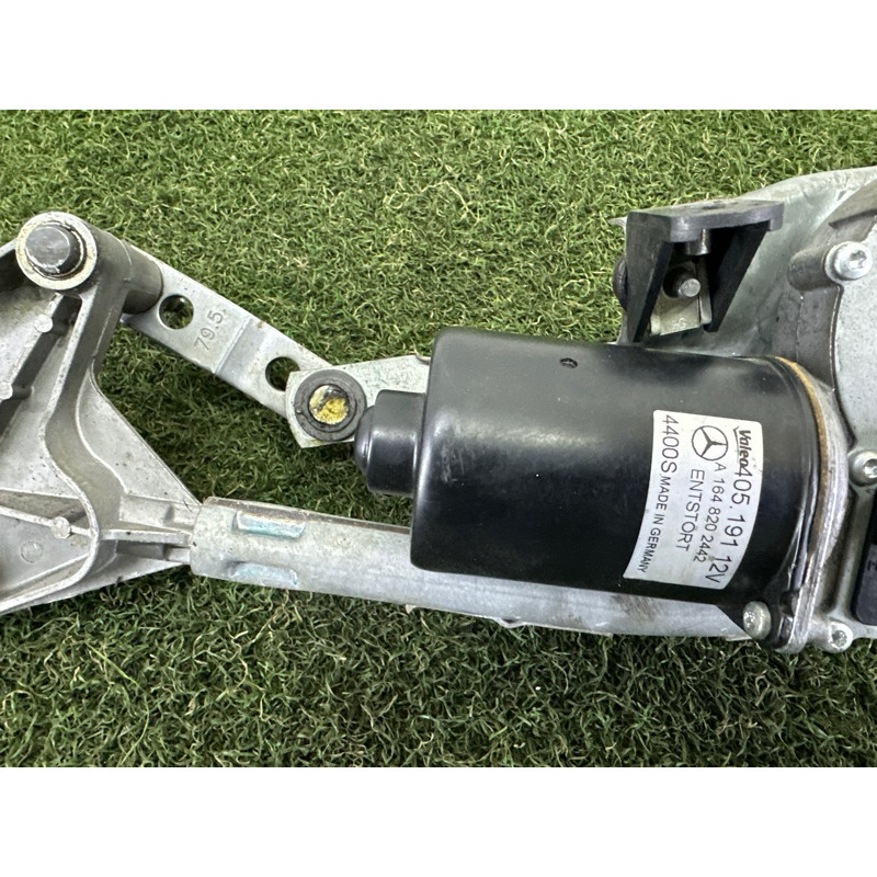 Трапеція склоочисників (кузов і елементи) Mercedes-Benz GL X164 2011 3.0 A1648200041