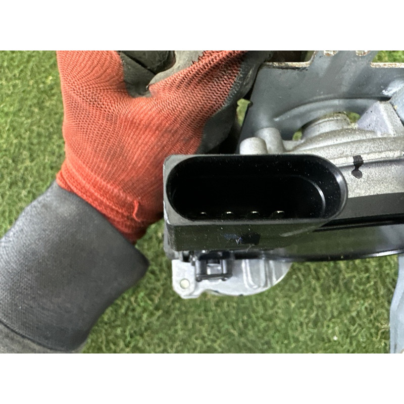 Трапеція склоочисників (кузов і елементи) BMW X1 F48 2016 2.0 61615A36E69