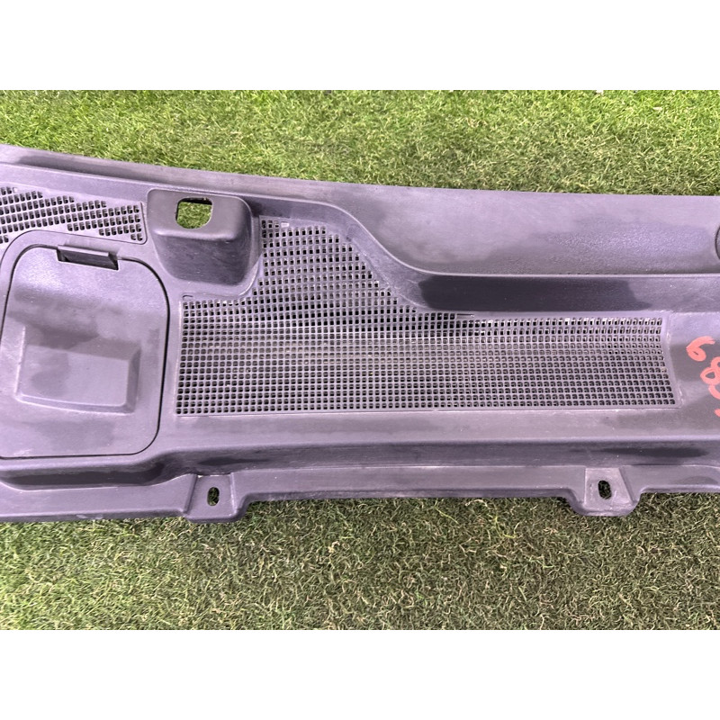 Жабо (кузов и элементы) LAND ROVER Discovery Sport L550 2016 2.0 LR078289