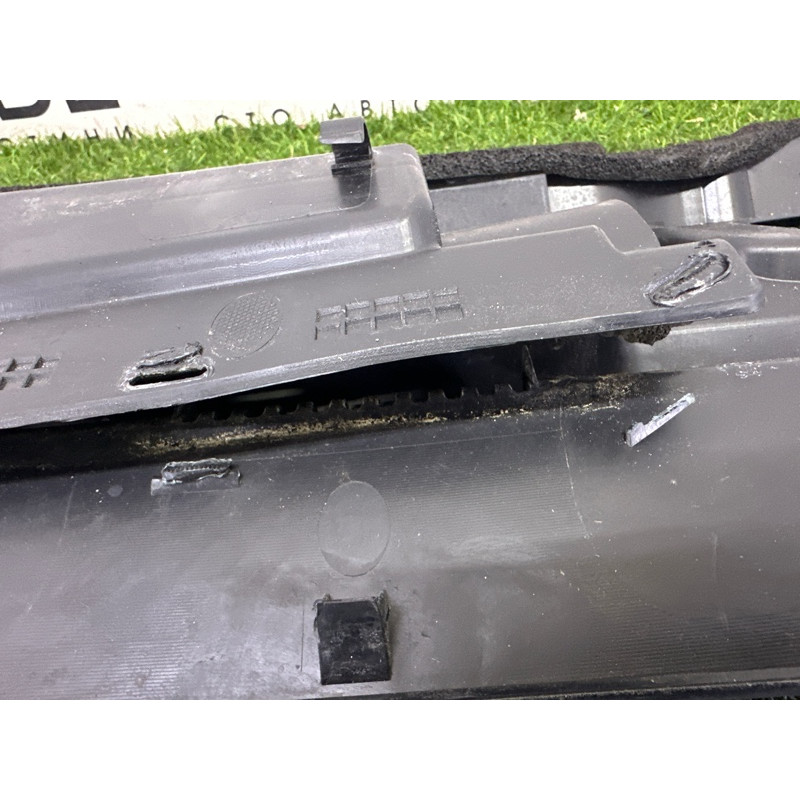 Жабо (кузов и элементы) LAND ROVER Discovery Sport L550 2016 2.0 LR078289