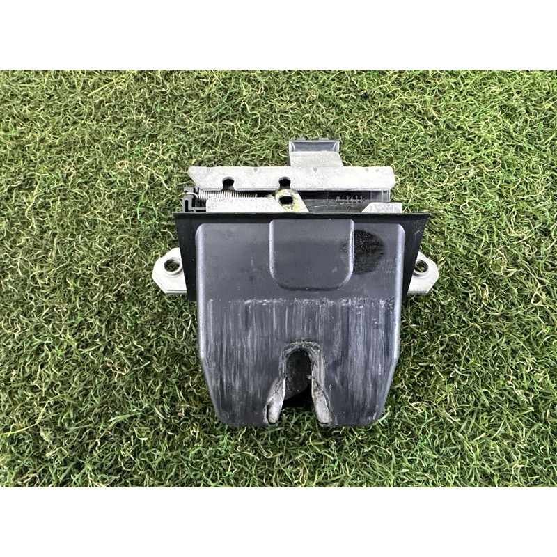 Замок багажника (кузов и элементы) LAND ROVER Range Rover Evoque L538 2015 2.0 LR071193