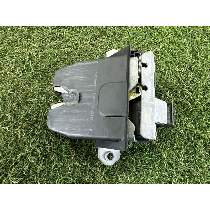 Замок багажника (кузов и элементы) LAND ROVER Range Rover Evoque L538 2015 2.0 LR071193