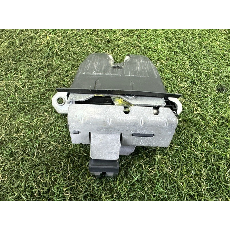 Замок багажника (кузов и элементы) LAND ROVER Range Rover Evoque L538 2015 2.0 LR071193