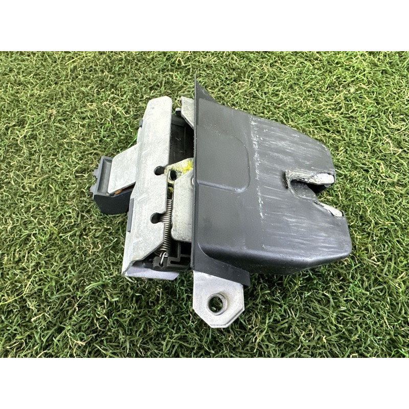 Замок багажника (кузов и элементы) LAND ROVER Range Rover Evoque L538 2015 2.0 LR071193