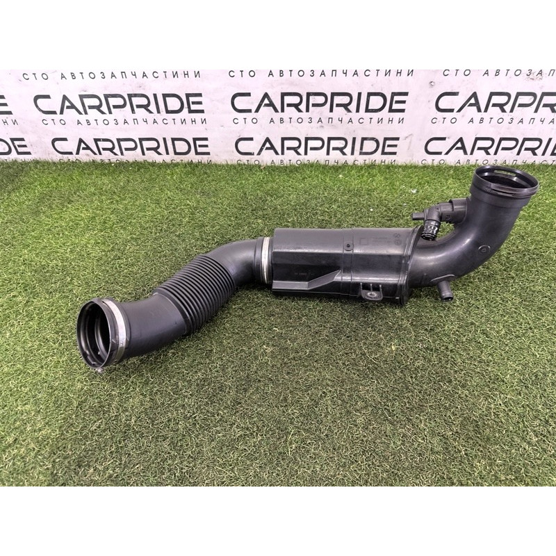 Патрубок повітряного фільтра (подача палива) BMW X1 F48 2016 2.0 13717619268