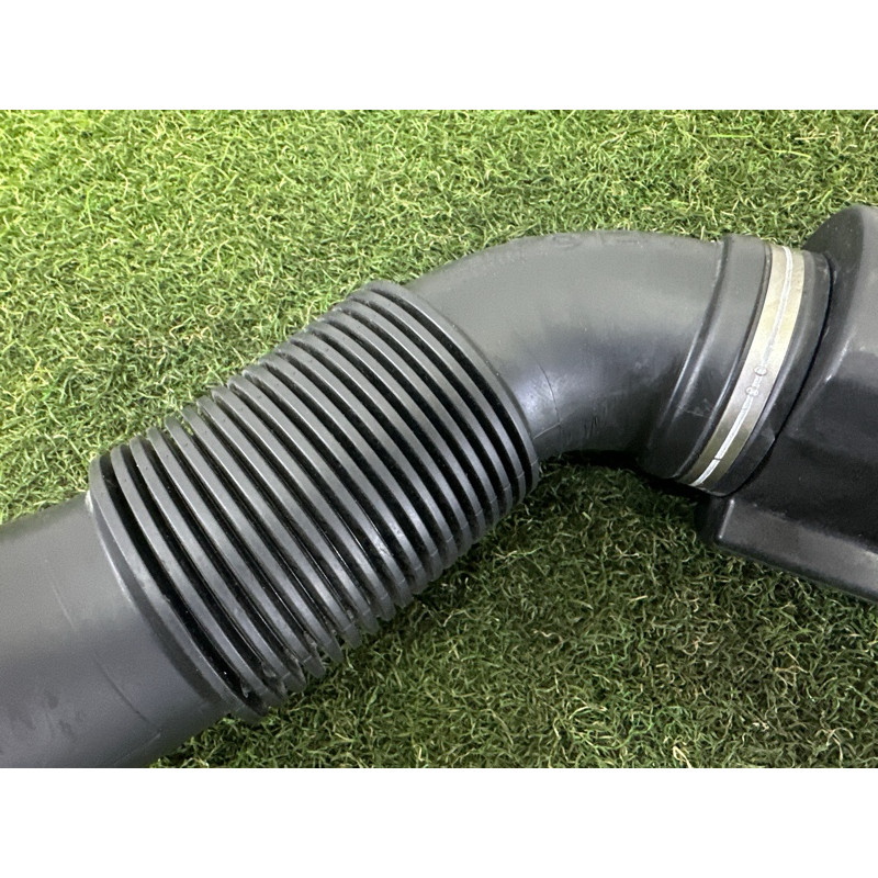 Патрубок повітряного фільтра (подача палива) BMW X1 F48 2016 2.0 13717619268