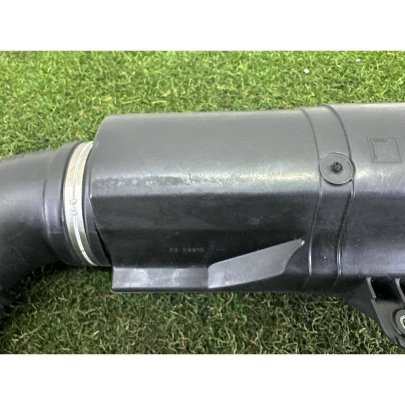 Патрубок повітряного фільтра (подача палива) BMW X1 F48 2016 2.0 13717619268