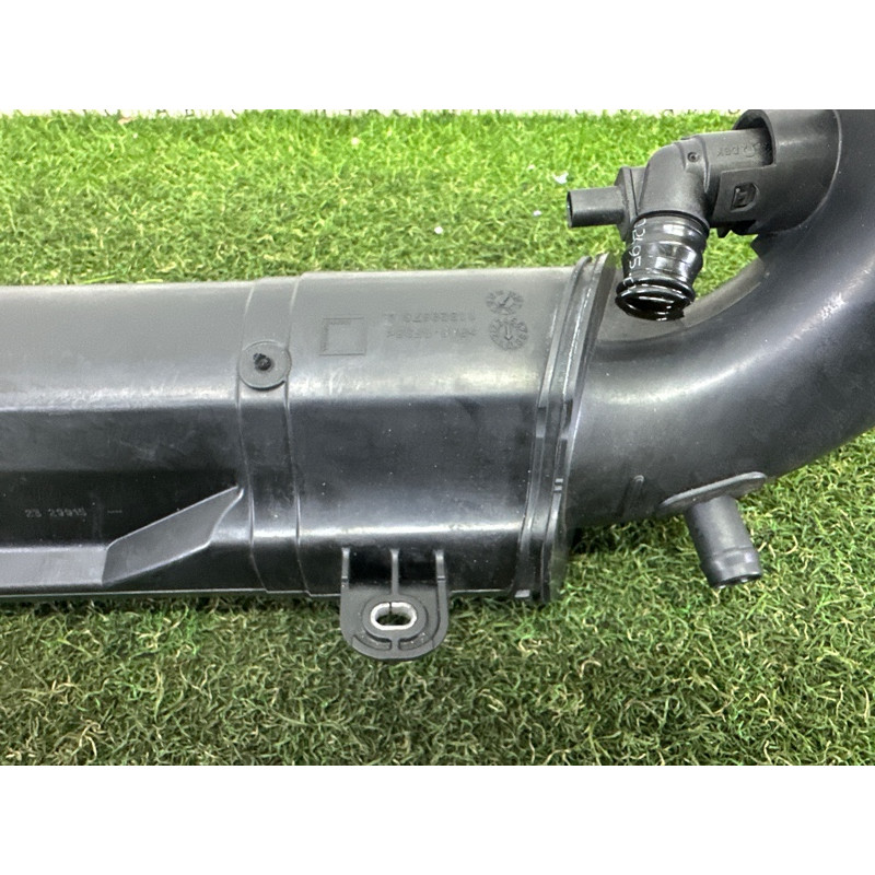 Патрубок повітряного фільтра (подача палива) BMW X1 F48 2016 2.0 13717619268