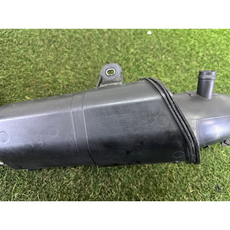 Патрубок повітряного фільтра (подача палива) BMW X1 F48 2016 2.0 13717619268