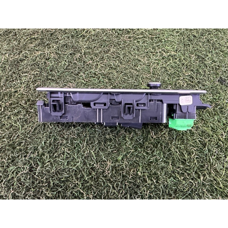 Блок кнопок склопідйомників (электрика / кнопки) LAND ROVER Range Rover L405 2014 5.0 LR066075