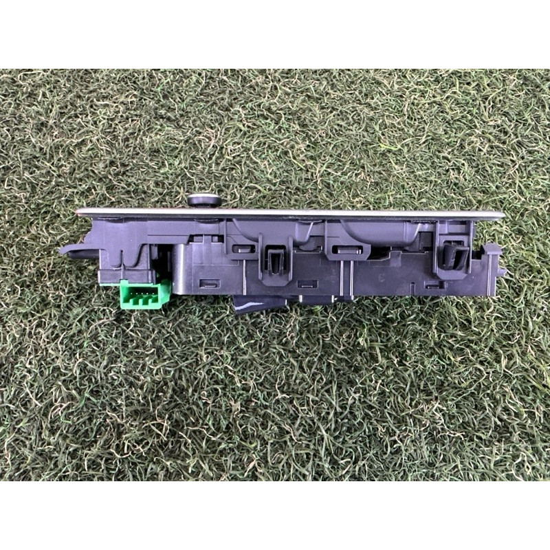 Блок кнопок склопідйомників (электрика / кнопки) LAND ROVER Range Rover L405 2014 5.0 LR066075
