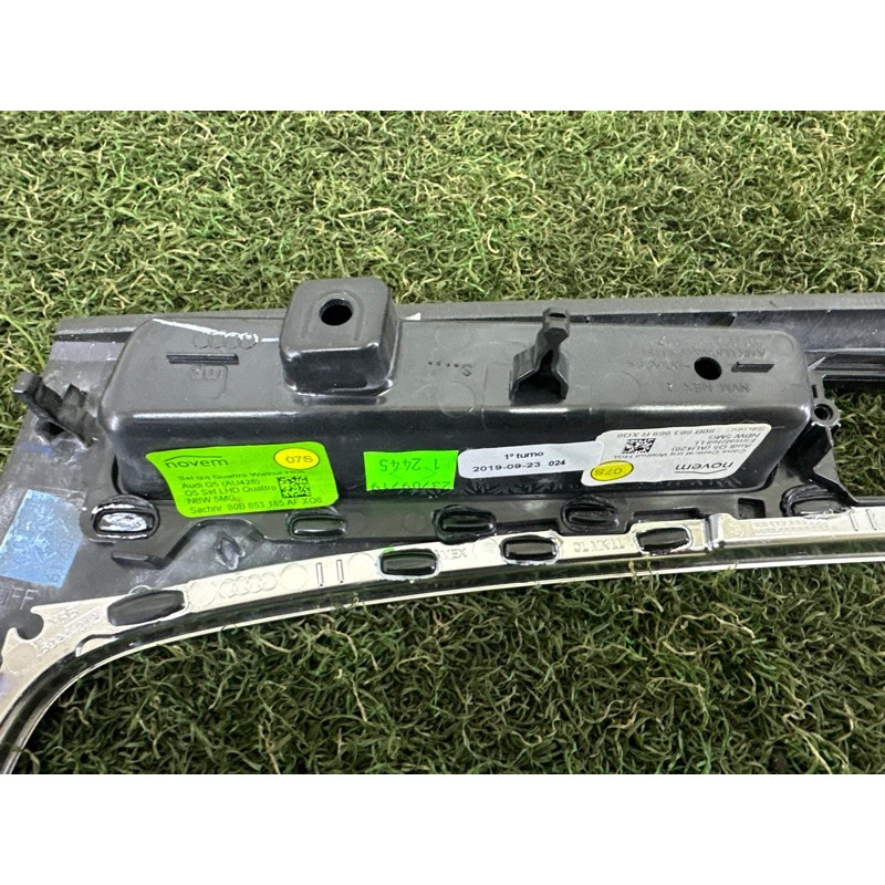 Декоративная накладка центральной консоли (салон) AUDI Q5 FY 2020 2.0 DJYA 80B863969RXQ8