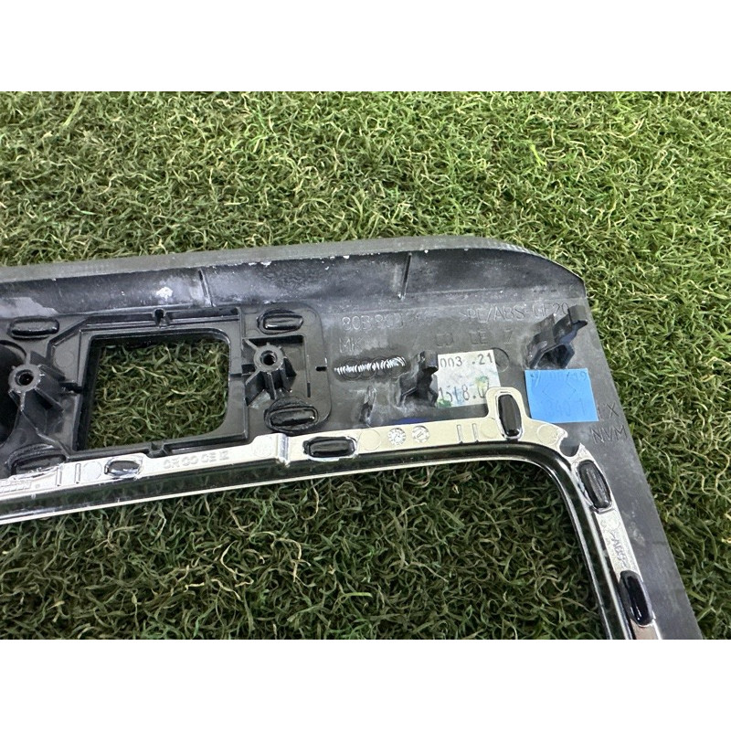 Декоративная накладка центральной консоли (салон) AUDI Q5 FY 2020 2.0 DJYA 80B863969RXQ8