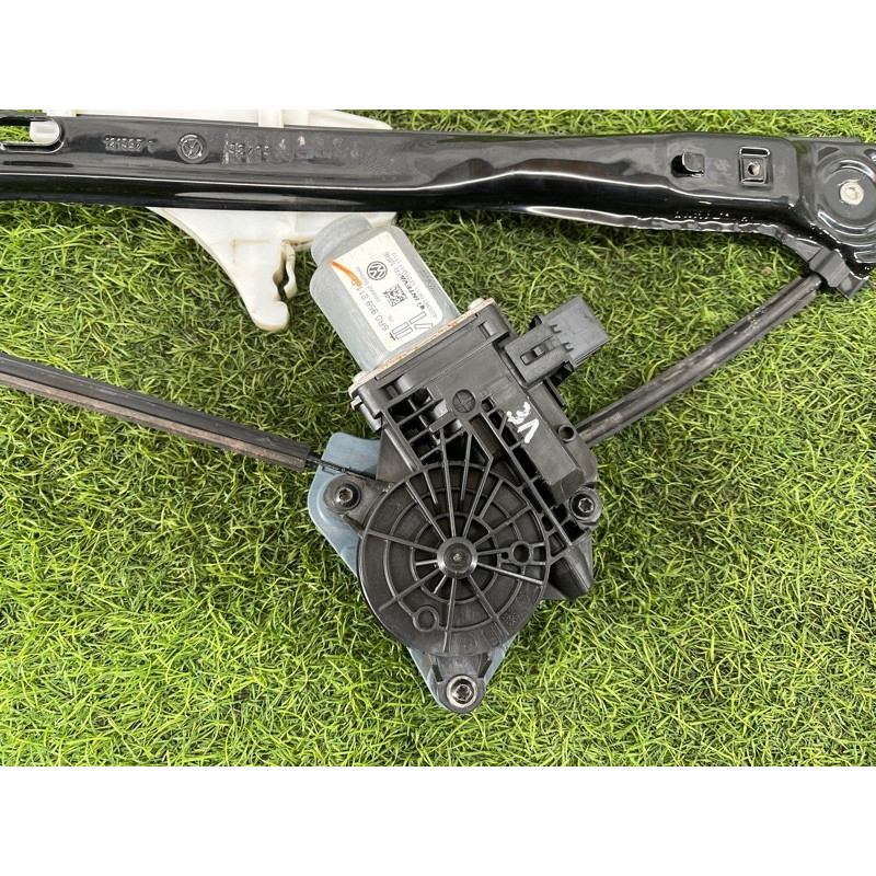 Механизм стеклоподъемника с мотором (кузов и элементы) Volkswagen Amarok 2H 2.0 2H7839401D
