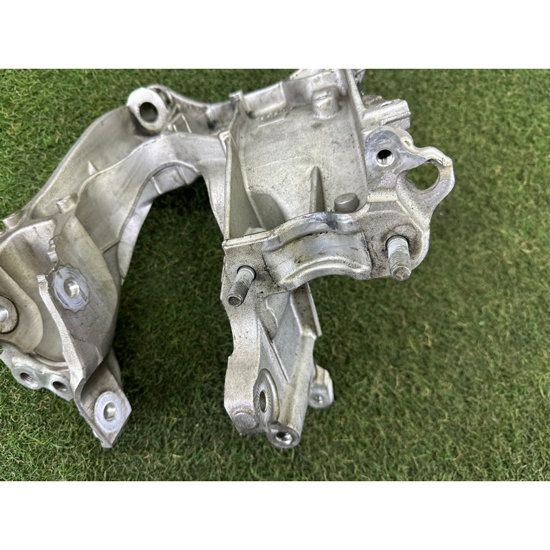 Кронштейн підрамника (підвіска) AUDI Q5 FY 2020 2.0 DJYA 80A399296R