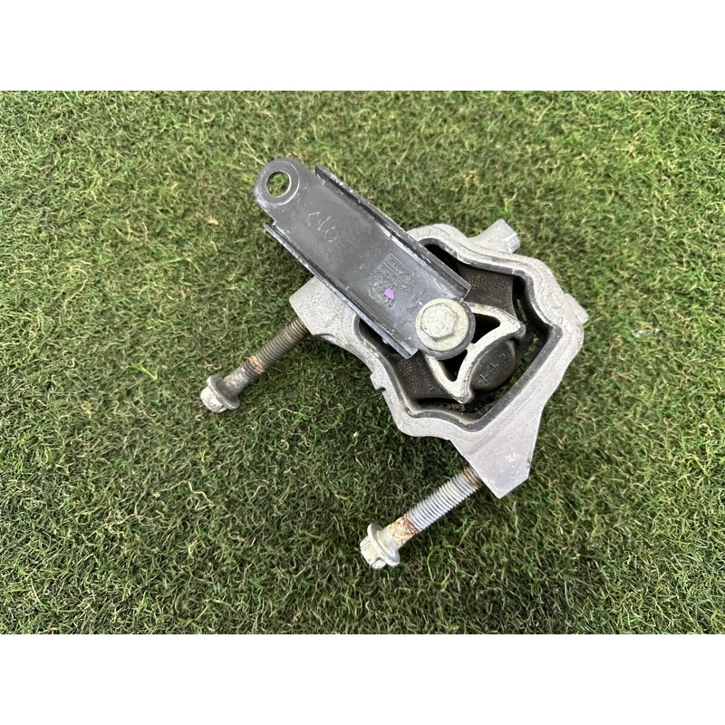 Подушка двигуна (двигатель и элементы) LAND ROVER Discovery Sport L550 2016 2.0 LR032311