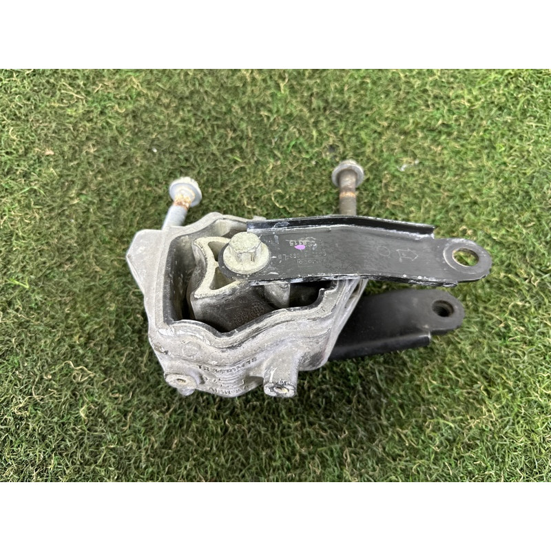 Подушка двигуна (двигатель и элементы) LAND ROVER Discovery Sport L550 2016 2.0 LR032311