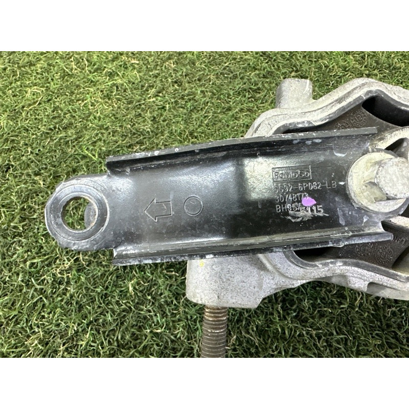 Подушка двигуна (двигатель и элементы) LAND ROVER Discovery Sport L550 2016 2.0 LR032311